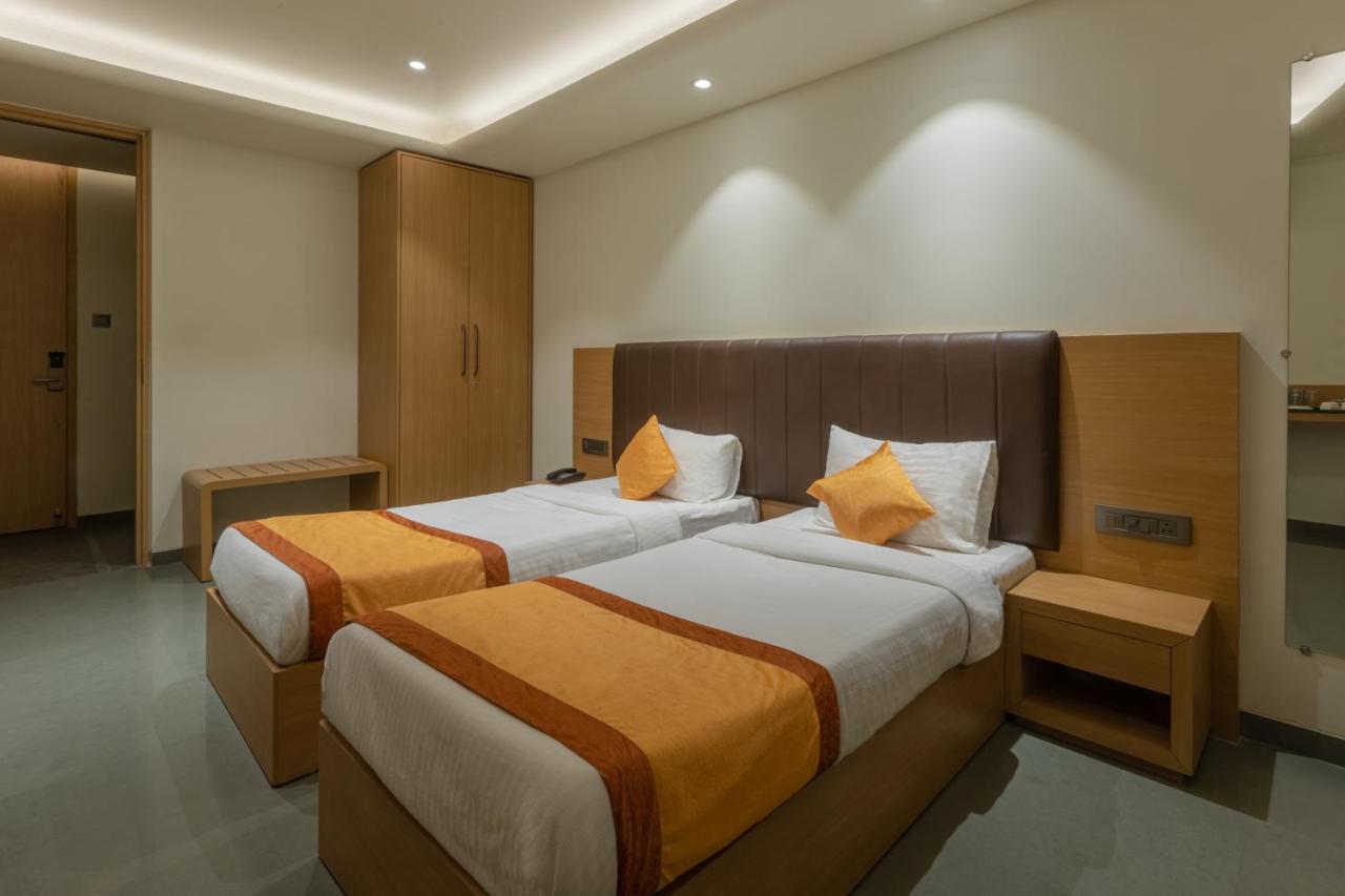 Indus Suites Nagpur Exteriör bild